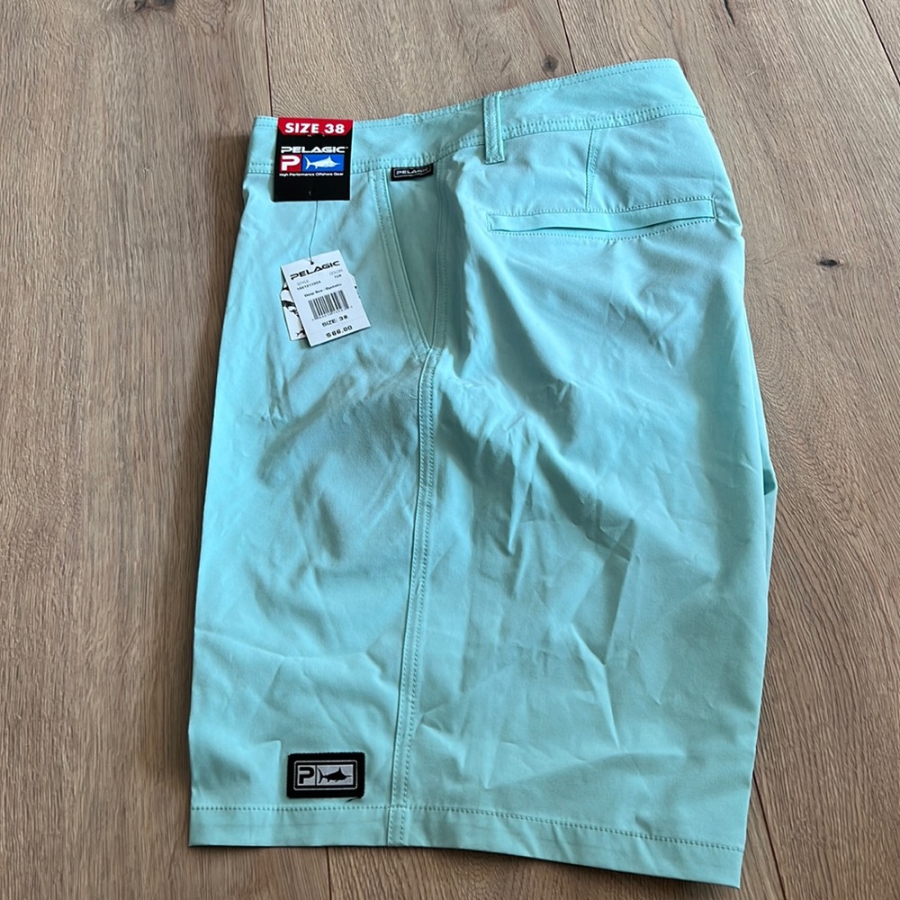 NWT pelagic men’s board shorts